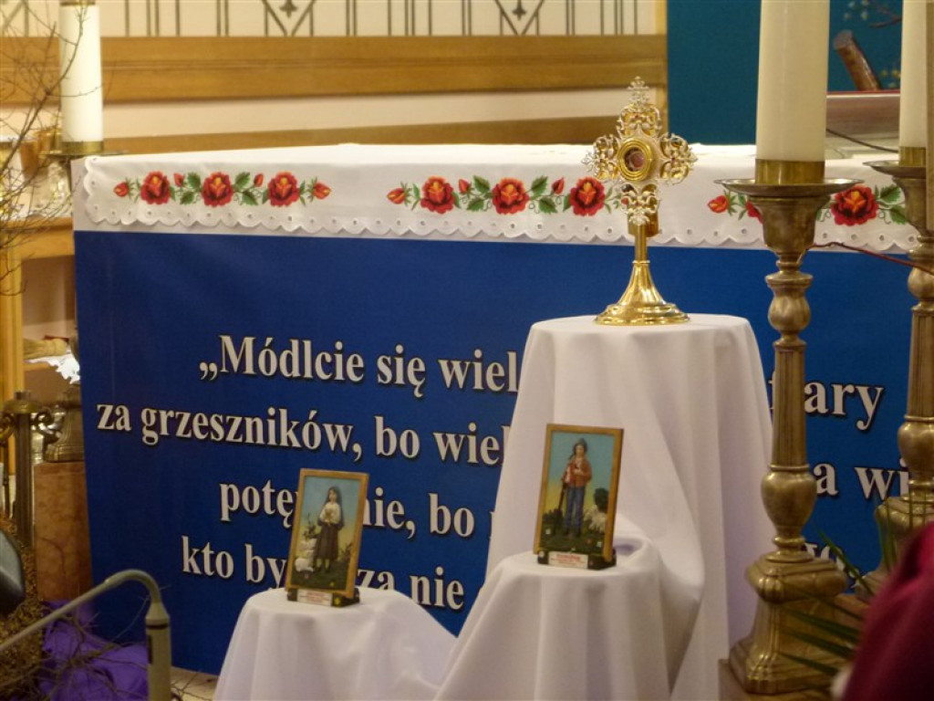 Wprowadzenie relikwii do sanktuarium w Mąkolicach
