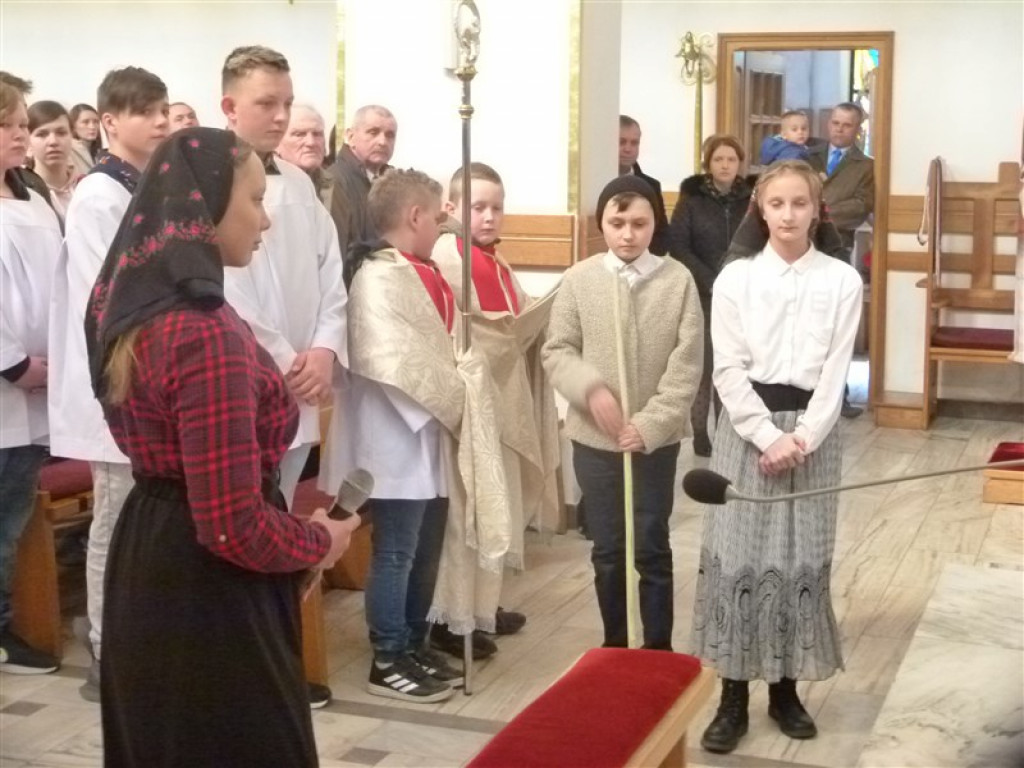 Wprowadzenie relikwii do sanktuarium w Mąkolicach