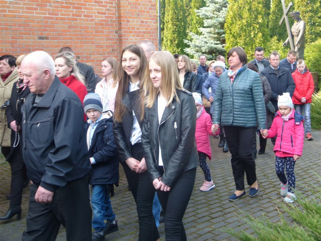 Wprowadzenie relikwii do sanktuarium w Mąkolicach