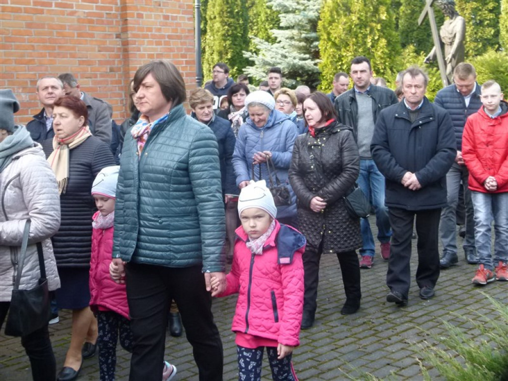 Wprowadzenie relikwii do sanktuarium w Mąkolicach