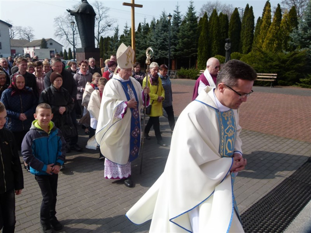 Wprowadzenie relikwii do sanktuarium w Mąkolicach