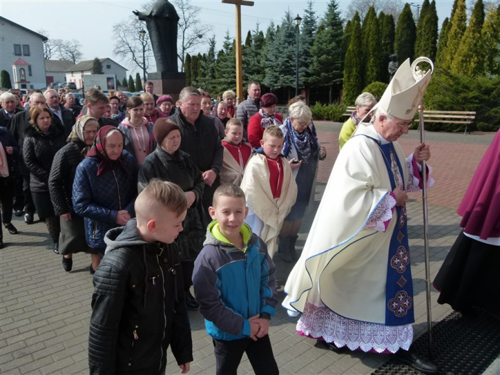 Wprowadzenie relikwii do sanktuarium w Mąkolicach