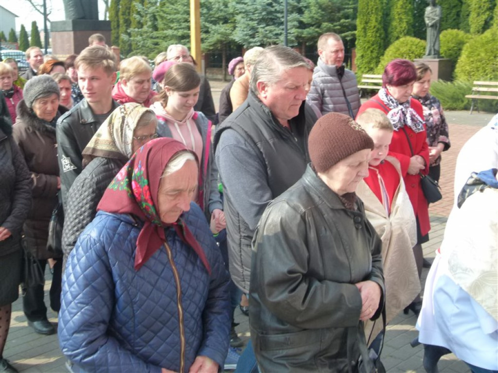 Wprowadzenie relikwii do sanktuarium w Mąkolicach