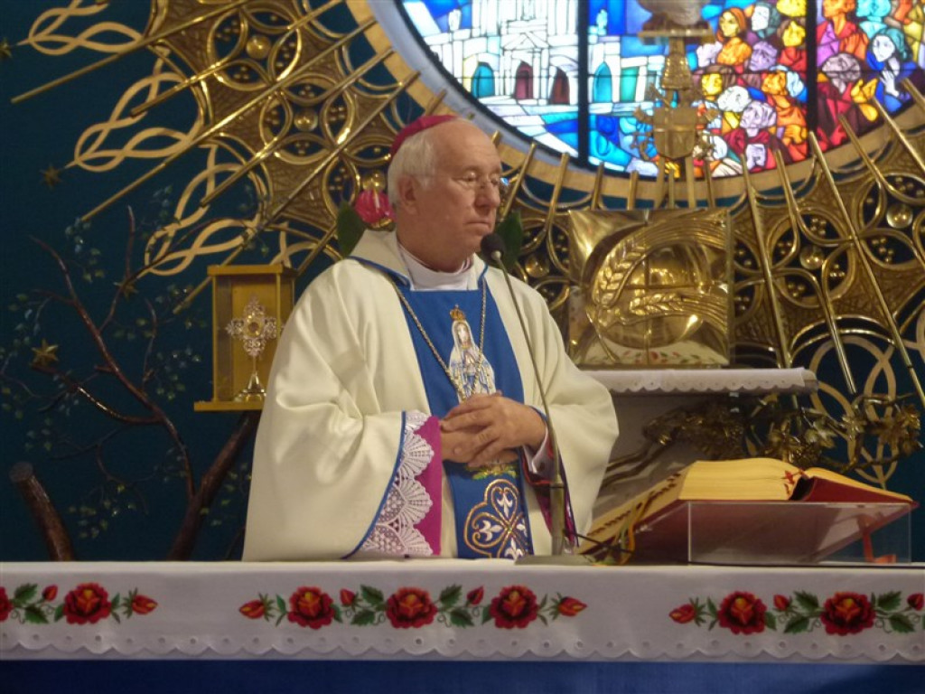 Wprowadzenie relikwii do sanktuarium w Mąkolicach
