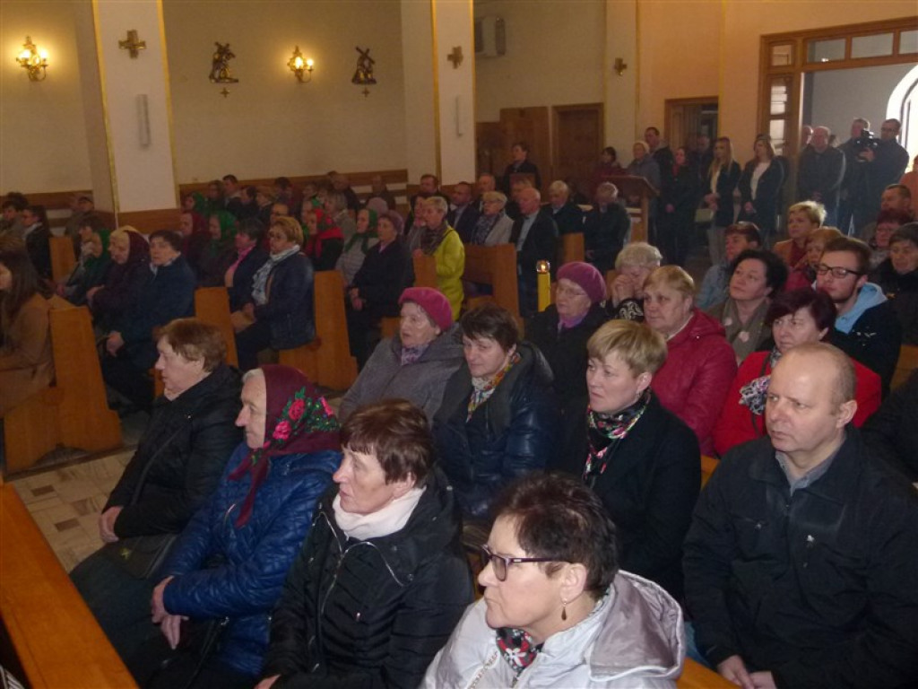 Wprowadzenie relikwii do sanktuarium w Mąkolicach