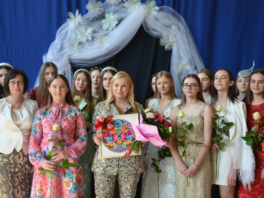 Uczennice zaprezentowały kreacje Eli Piorun