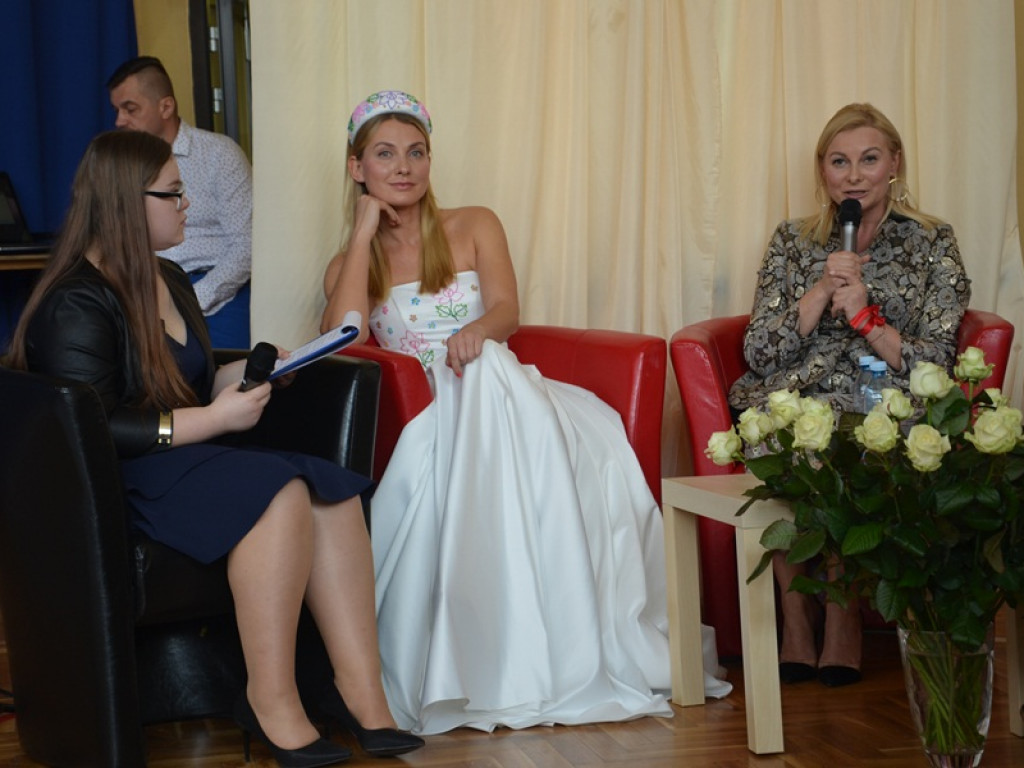 Uczennice zaprezentowały kreacje Eli Piorun