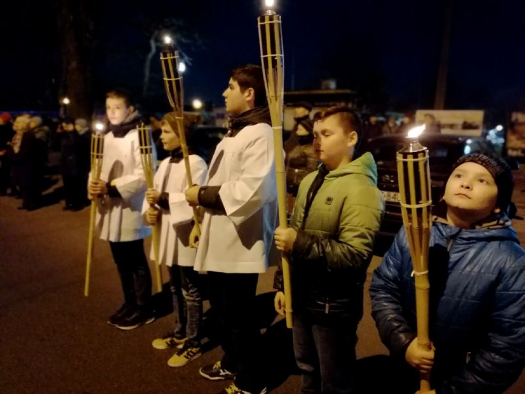 Nieśli krzyż ulicami miasta