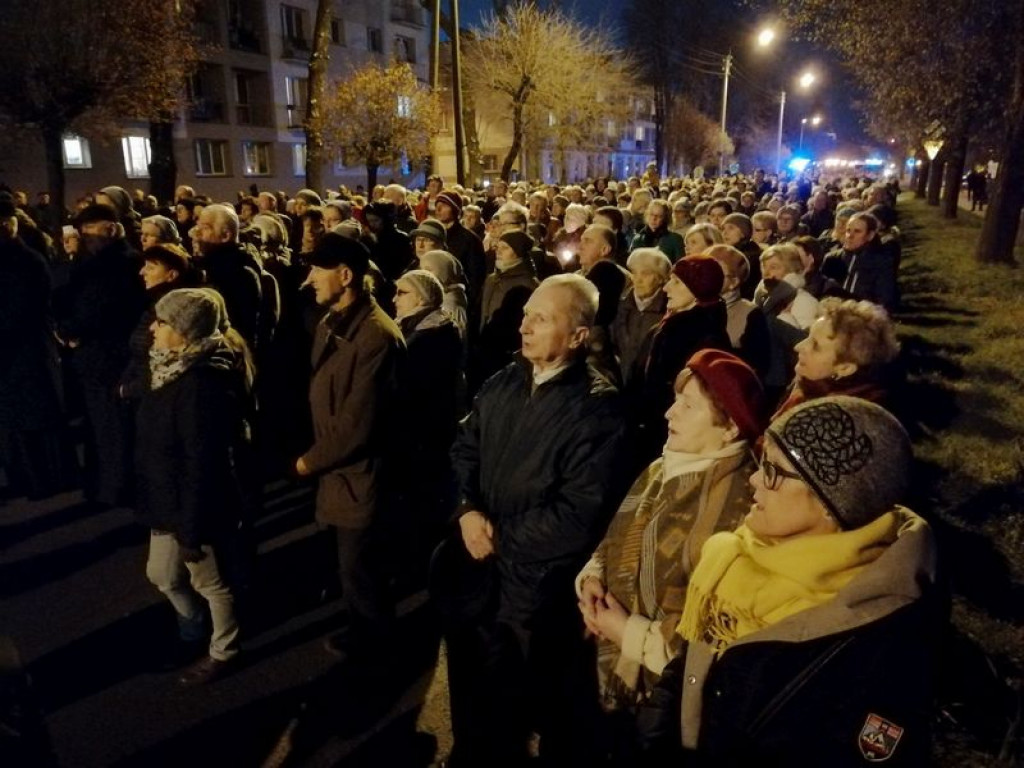 Nieśli krzyż ulicami miasta