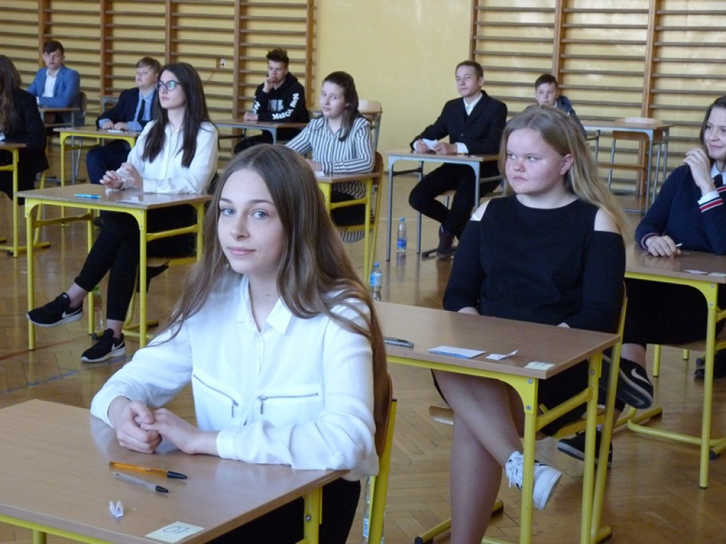 W Łowiczu egzamin ósmoklasistów rozpoczął się zgodnie z planem - AKTUALIZACJA