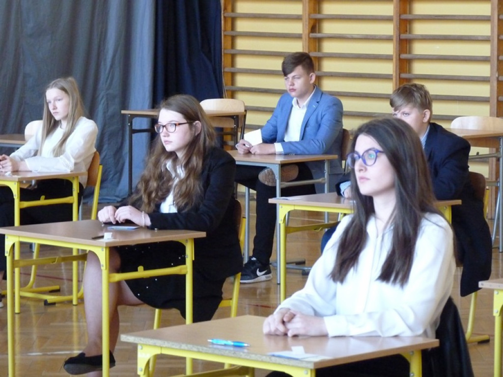 W Łowiczu egzamin ósmoklasistów rozpoczął się zgodnie z planem - AKTUALIZACJA