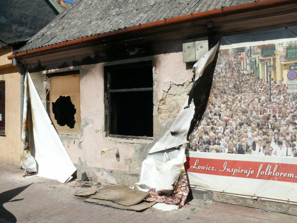 Miasto zakryje ruderę, ale to nie zapobiegnie kolejnemu pożarowi