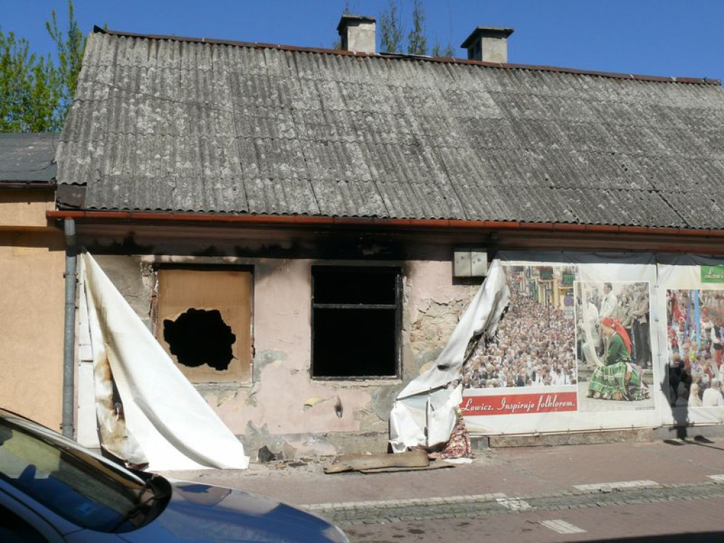 Miasto zakryje ruderę, ale to nie zapobiegnie kolejnemu pożarowi