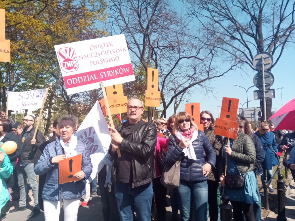 Nauczyciele w szkołach i w drodze do Warszawy - aktualizacja