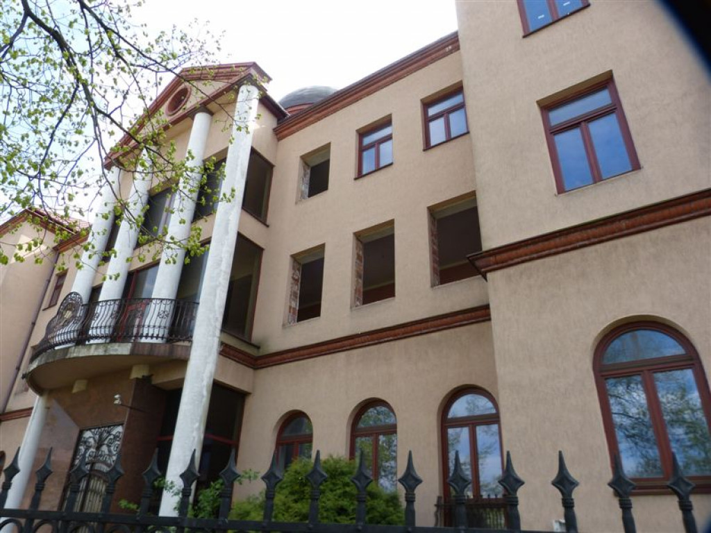 Rozpoczęła się rozbiórka budynku po 