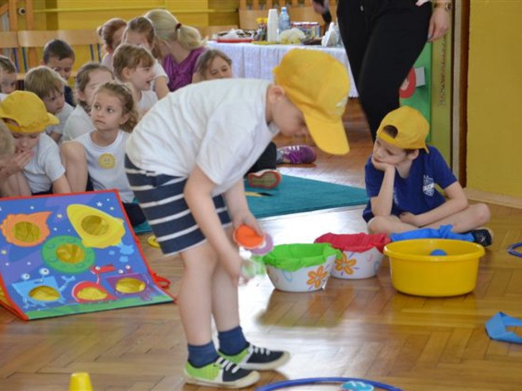 Tor przeszkód na wesoło w Przedszkolu nr 3