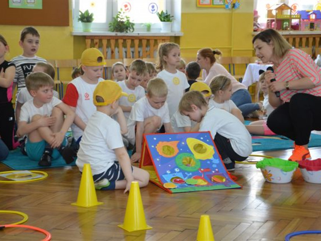 Tor przeszkód na wesoło w Przedszkolu nr 3