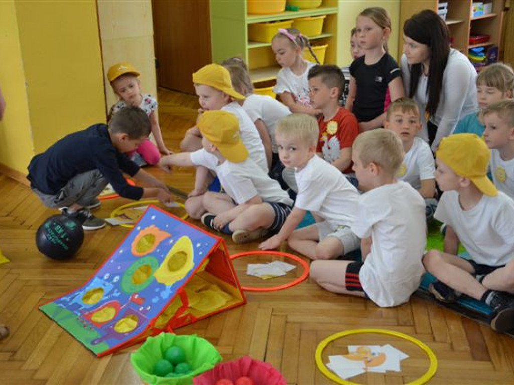 Tor przeszkód na wesoło w Przedszkolu nr 3