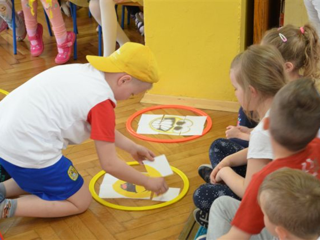 Tor przeszkód na wesoło w Przedszkolu nr 3