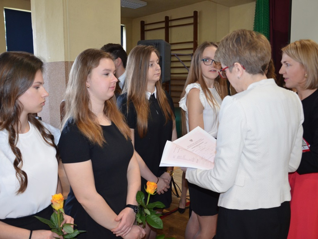 Maturzyści z I LO pożegnali się ze szkołą