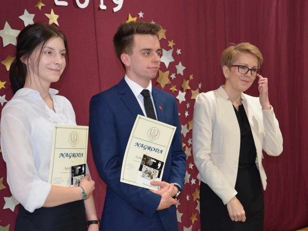 Maturzyści z I LO pożegnali się ze szkołą