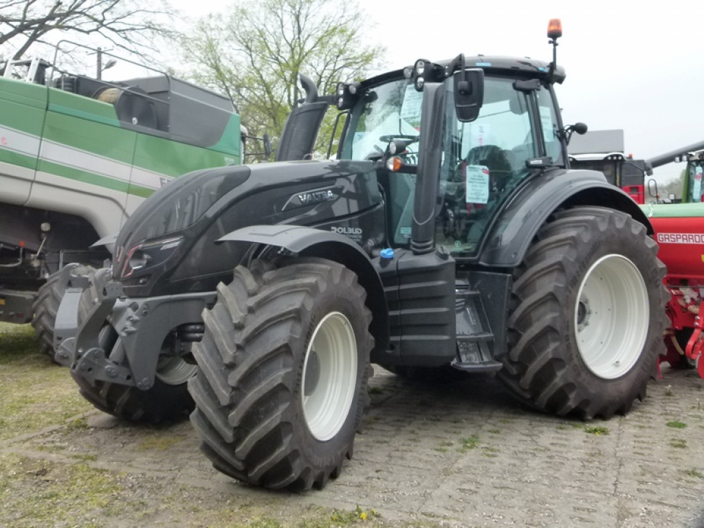 Targi Agrotechnika przyciągnęły pokazem maszyn i lokalnymi produktami