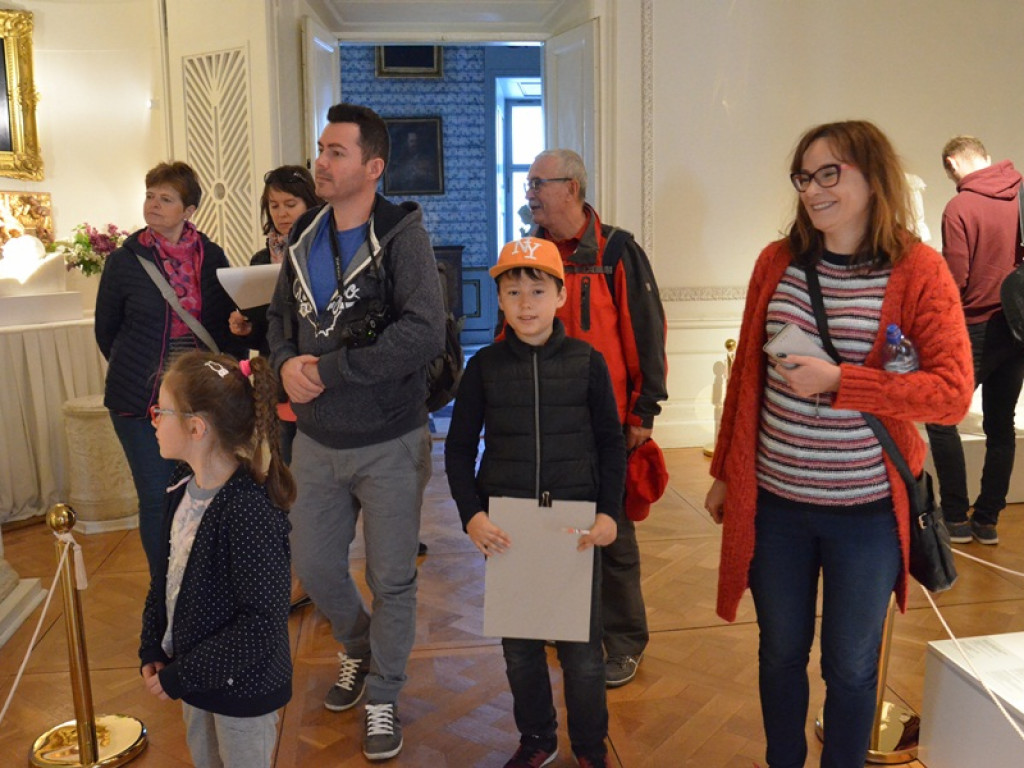 Zabawa edukacyjna pochłonęła zwiedzających Muzeum w Nieborowie