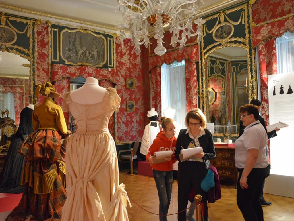 Zabawa edukacyjna pochłonęła zwiedzających Muzeum w Nieborowie