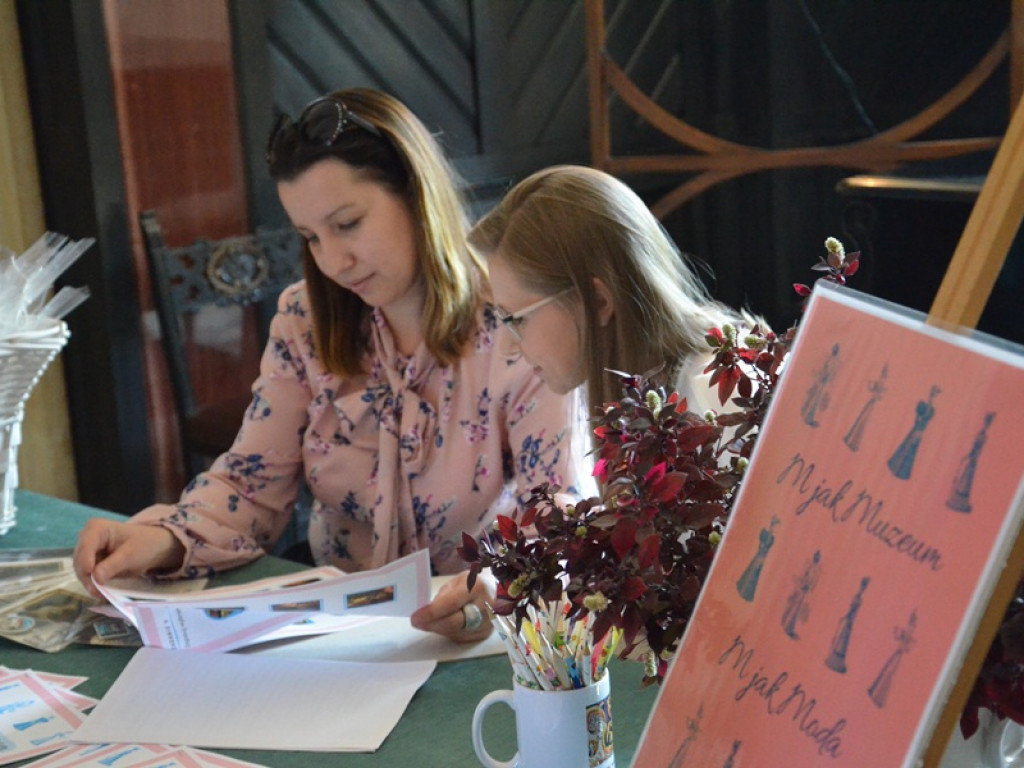 Zabawa edukacyjna pochłonęła zwiedzających Muzeum w Nieborowie