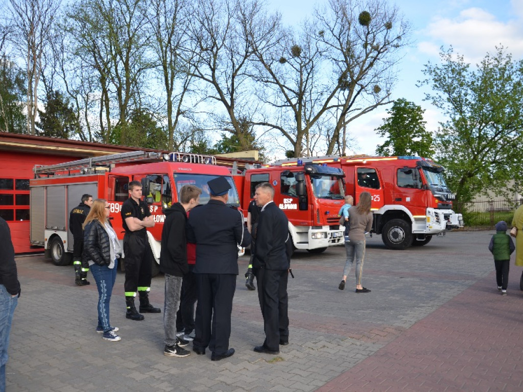 Strażackie wozy przejechały na sygnale przez Głowno