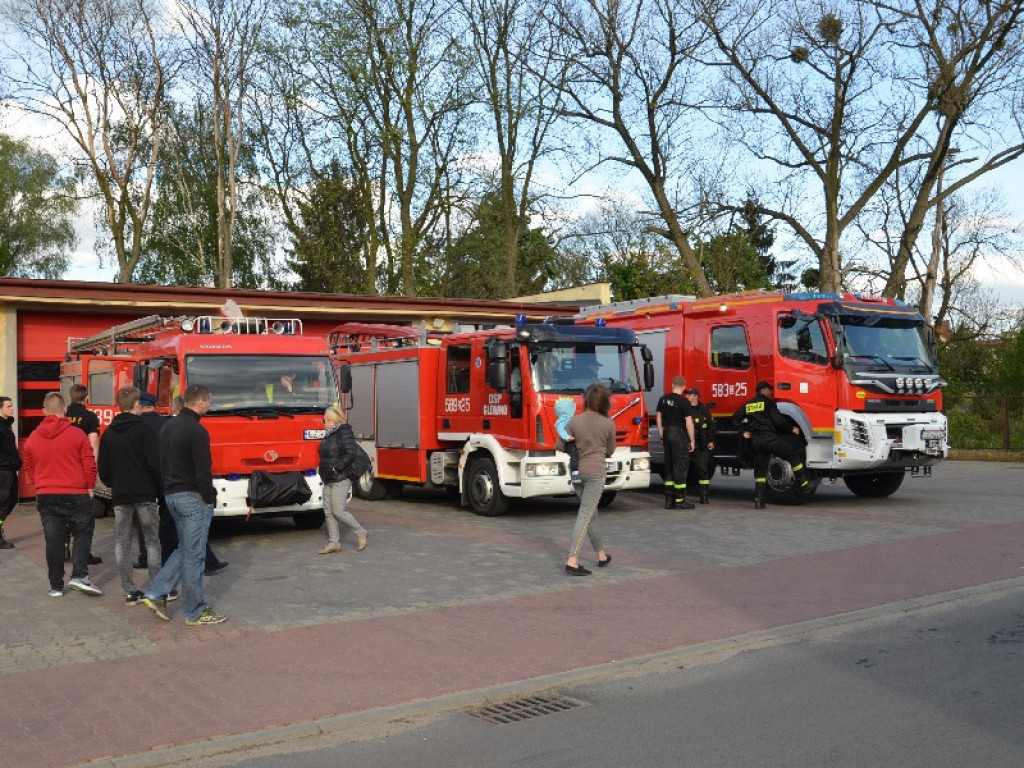Strażackie wozy przejechały na sygnale przez Głowno