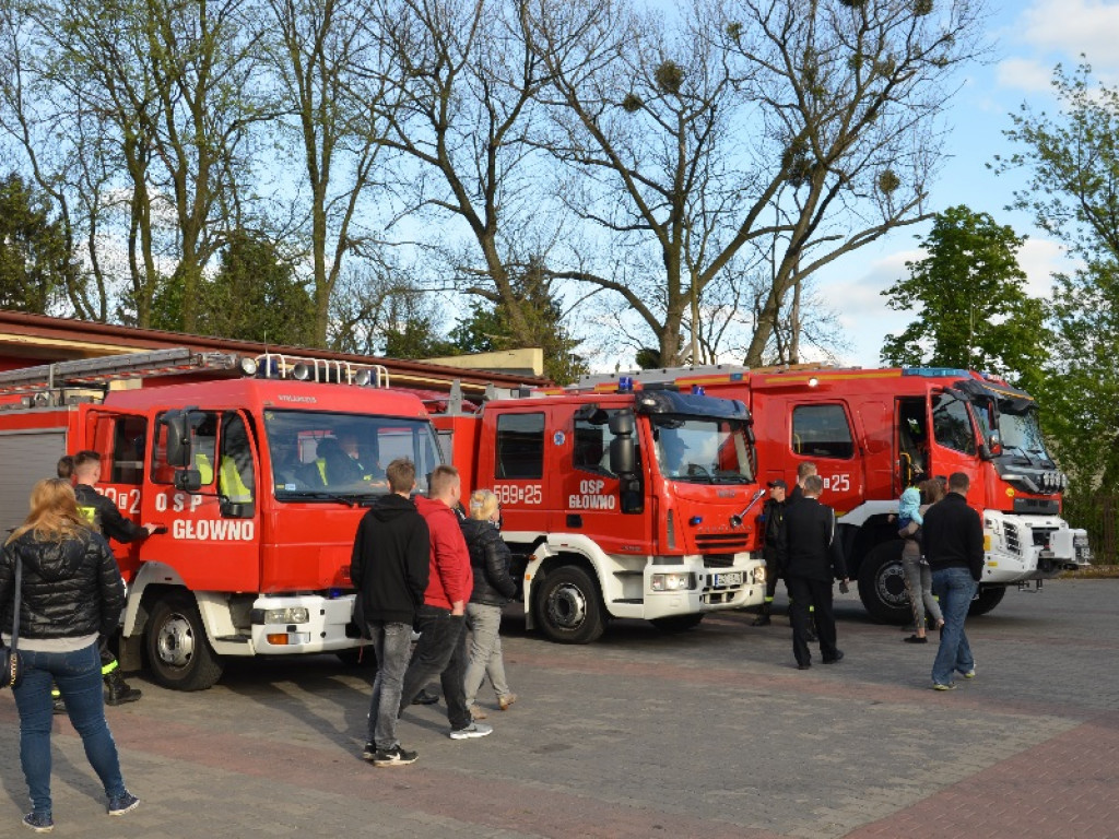 Strażackie wozy przejechały na sygnale przez Głowno