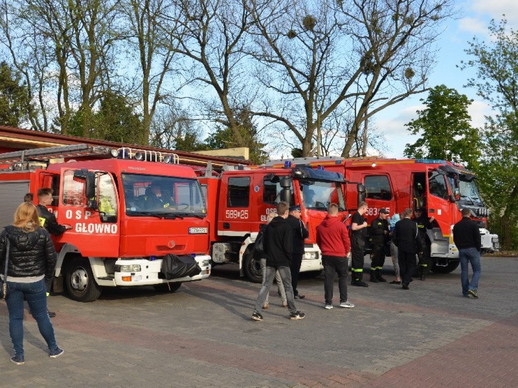 Strażackie wozy przejechały na sygnale przez Głowno