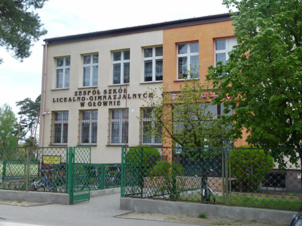 Głowno: egzamin maturalny w ZSLG rozpoczęty z opóźnieniem