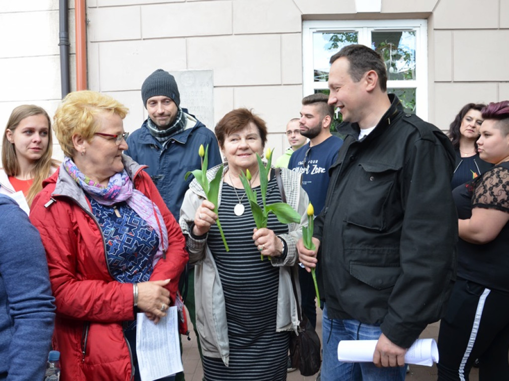 Na Starym Rynku trwa zbiórka krwi dla 28-letniego Juliusza