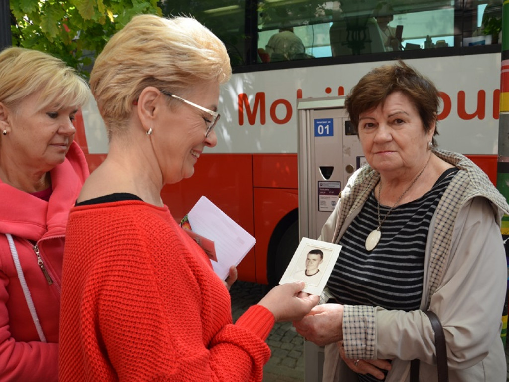 Na Starym Rynku trwa zbiórka krwi dla 28-letniego Juliusza