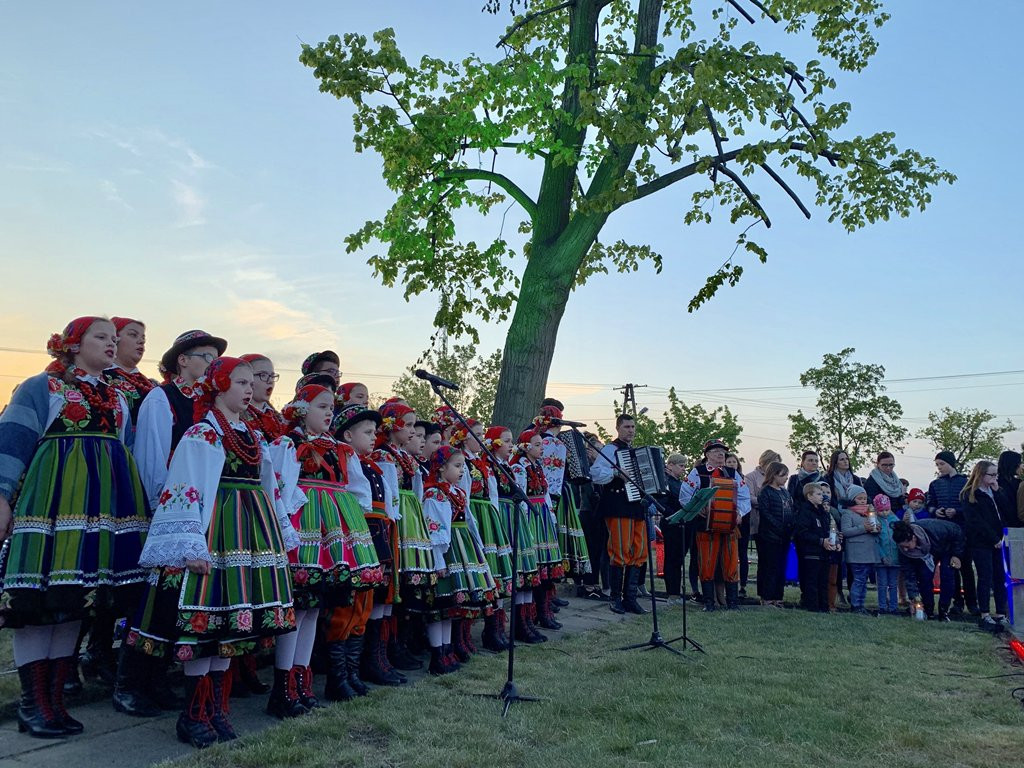 Uroczystość na cmentarzu wojskowym w Kiernozi [foto]