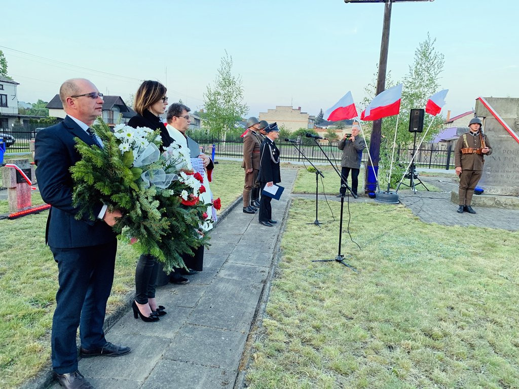 Uroczystość na cmentarzu wojskowym w Kiernozi [foto]