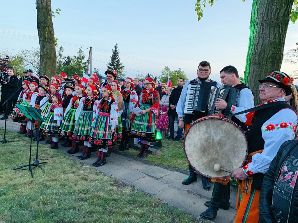 Uroczystość na cmentarzu wojskowym w Kiernozi [foto]