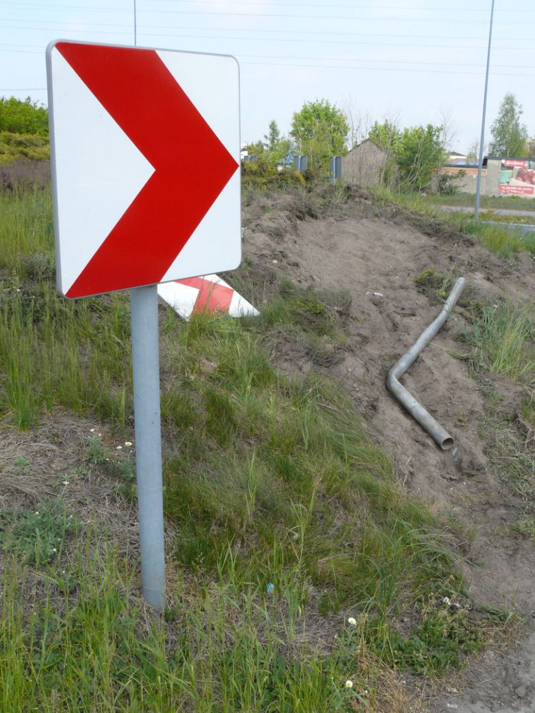 TIR wjechał na rondo przy Baumicie
