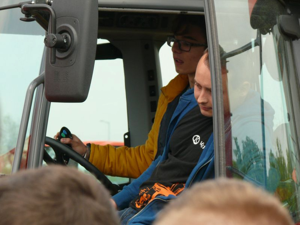Pokaz japońskich maszyn rolniczych na Blichu