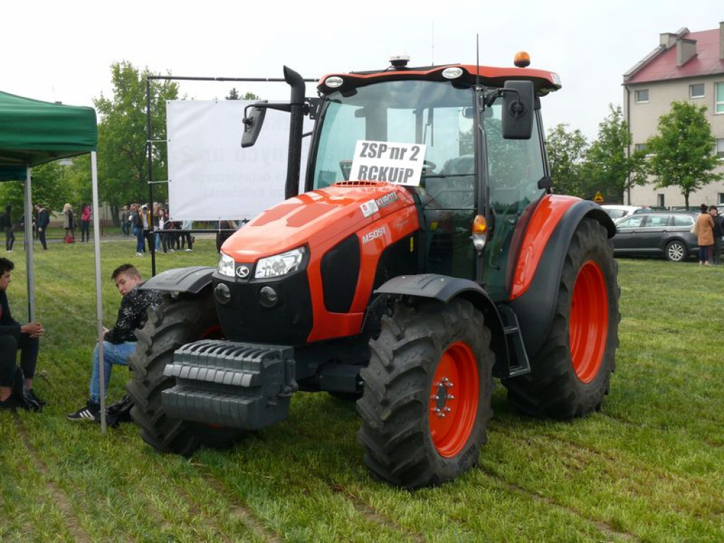 Pokaz japońskich maszyn rolniczych na Blichu
