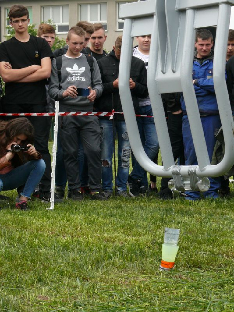 Pokaz japońskich maszyn rolniczych na Blichu