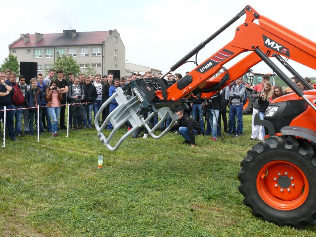 Pokaz japońskich maszyn rolniczych na Blichu