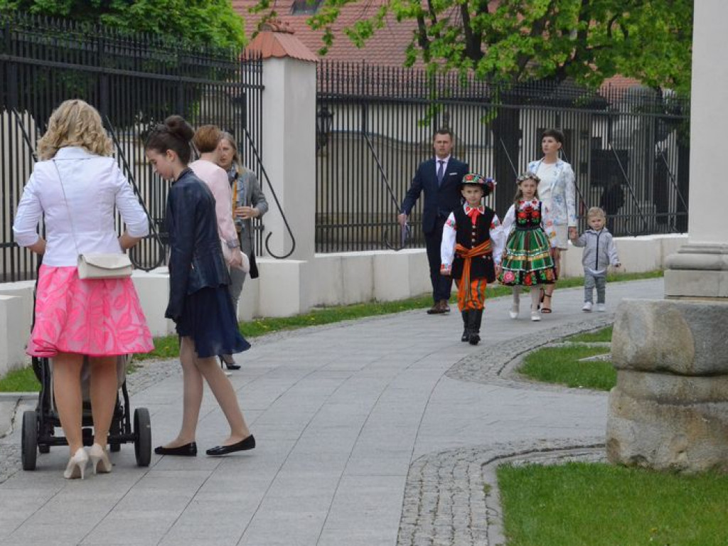 Trzecioklasiści przystępują do Pierwszej Komunii Świętej