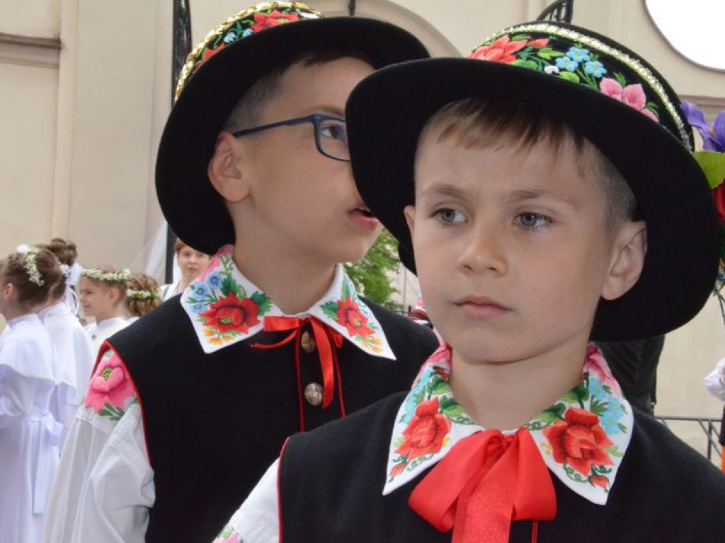 Trzecioklasiści przystępują do Pierwszej Komunii Świętej