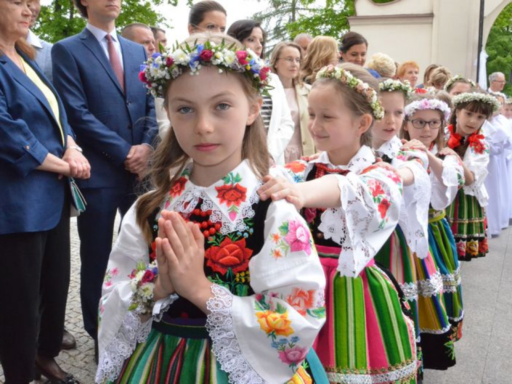 Trzecioklasiści przystępują do Pierwszej Komunii Świętej