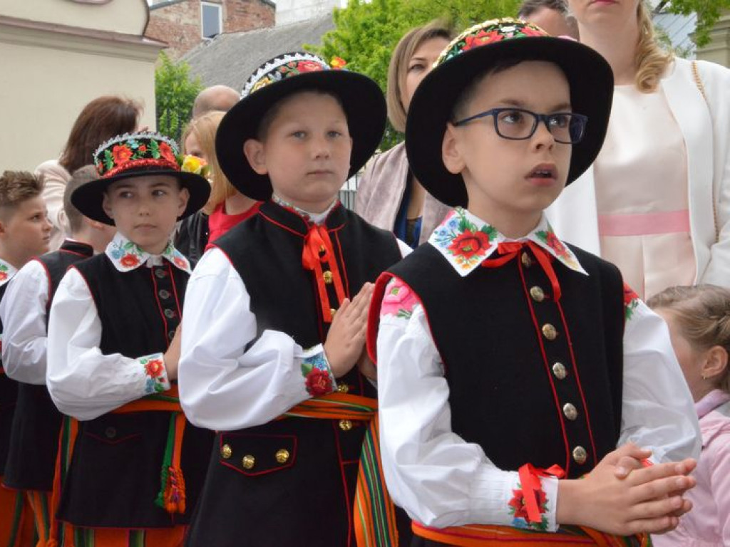 Trzecioklasiści przystępują do Pierwszej Komunii Świętej