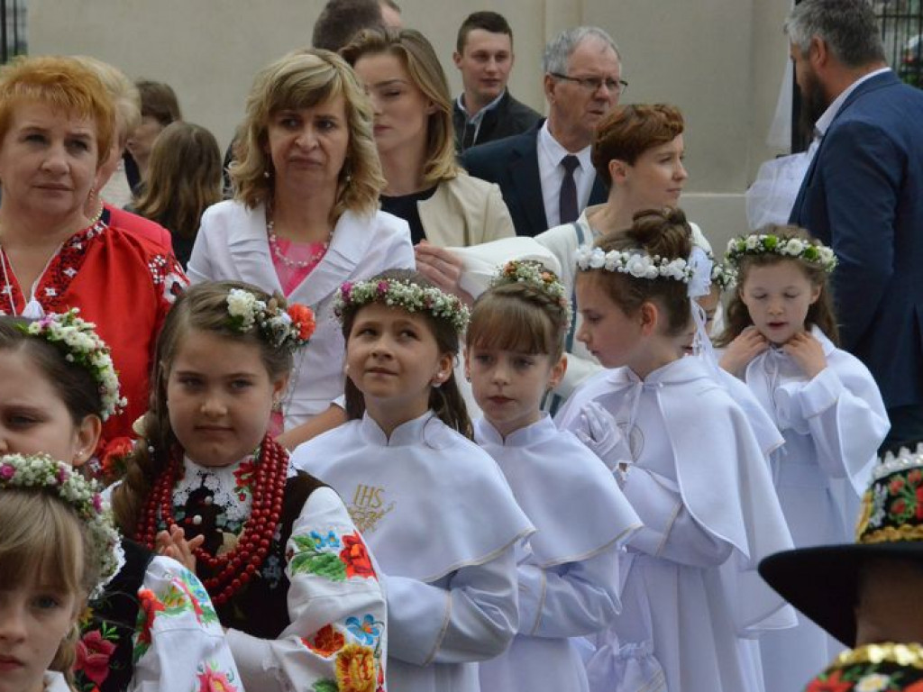 Trzecioklasiści przystępują do Pierwszej Komunii Świętej