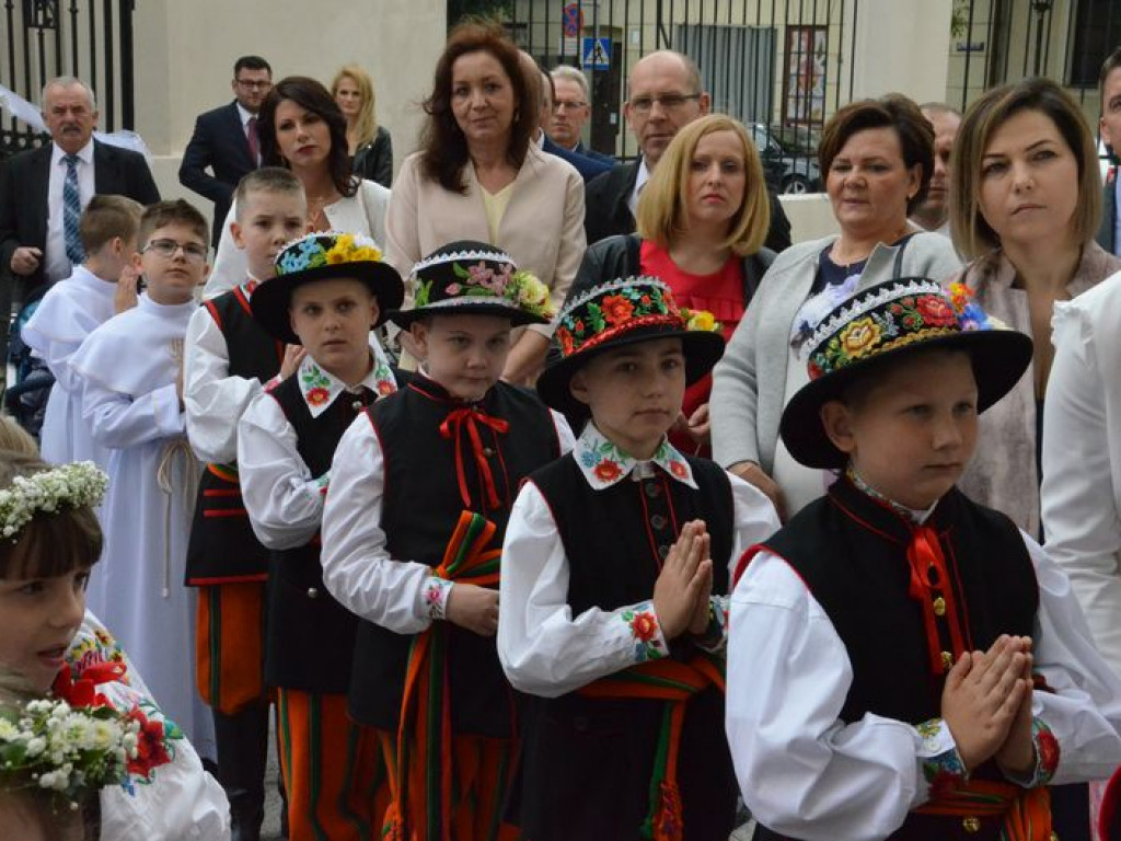 Trzecioklasiści przystępują do Pierwszej Komunii Świętej